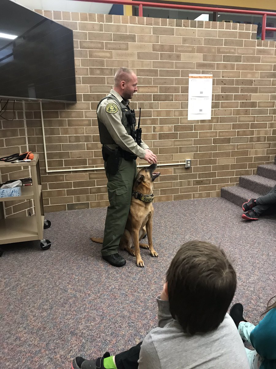 sam_bartlett12's tweet photo. Special thanks to Deputy Plath &amp; Amazon for coming to visit 2nd Graders today! The kids loved it! https://t.co/IAcyAx3CnC