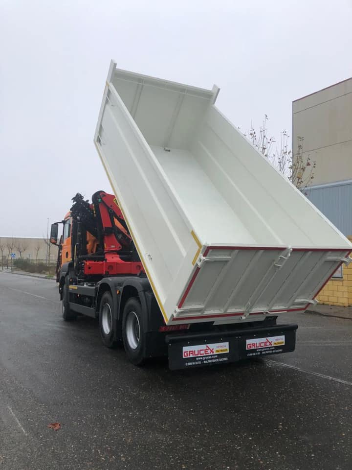 grucex's tweet photo. MONTAJE DE GRUA Y CARROZADO BASCULANTE REALIZADO POR GRUCEX. https://t.co/CgcJOU7vBZ
