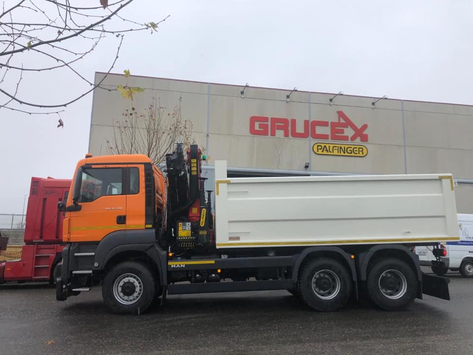 grucex's tweet photo. MONTAJE DE GRUA Y CARROZADO BASCULANTE REALIZADO POR GRUCEX. https://t.co/CgcJOU7vBZ