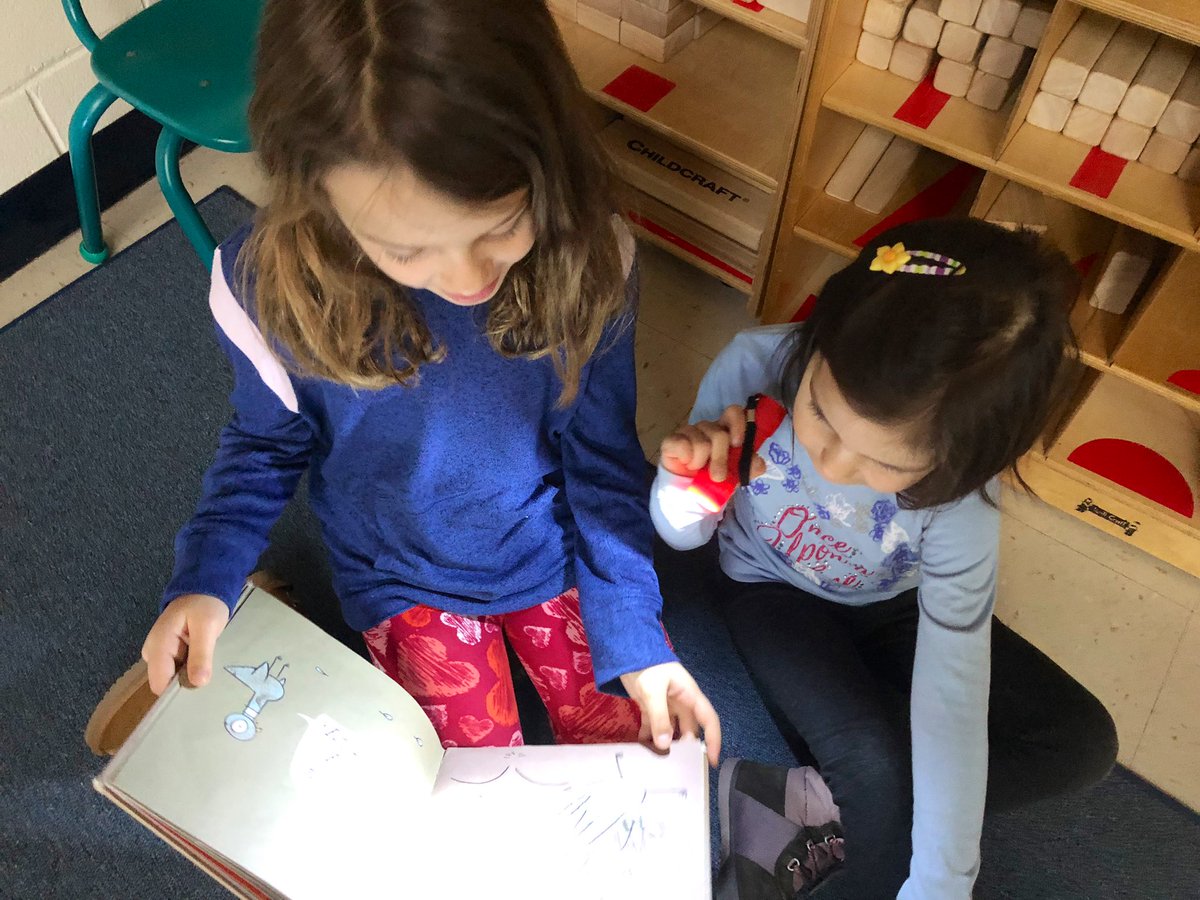 Mrs___Reid's tweet photo. “Reading should not be presented to children as a chore, a duty. It should be offered as a gift.” ~ Kate DiCamillo 📚 

Thank you to @hubbardteacher ‘s third graders for sharing the joy of reading with us! 🔦 We love Flashlight Friday!! @Hubbard_School https://t.co/QrWSLtlqX7