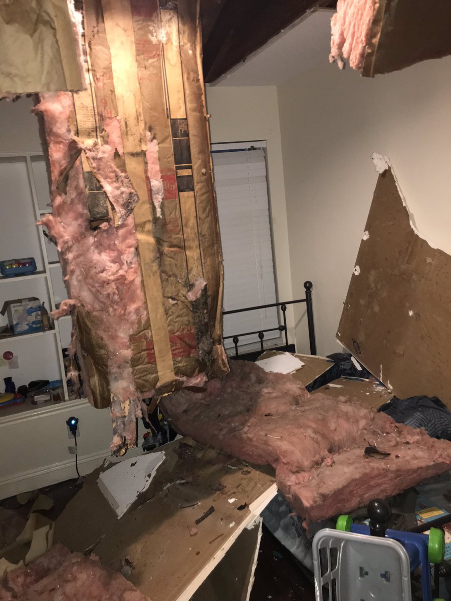 iam_faceoffent's tweet photo. my kids room and living room windows from the explosion this morning in Houston Tx
#Explosion #Houston #texas https://t.co/vlaGPUkryy