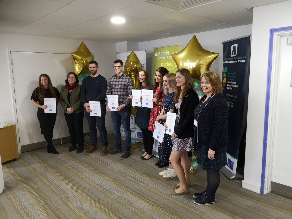 Llongyfarchiadau i 9 aelod <a href="/NwalesTalent/">NWales Young Talent</a> am cwblhau eu hastudiaethau ac yn dathlu heddiw <a href="/VenueCymru/">Venue Cymru</a> #teamnorthwales #nwalestweetsuk #shoutoutwales diolch i <a href="/GaenorRoberts/">Gaenor Wyn Roberts</a> #yagym #shoutoutwales #busnes
