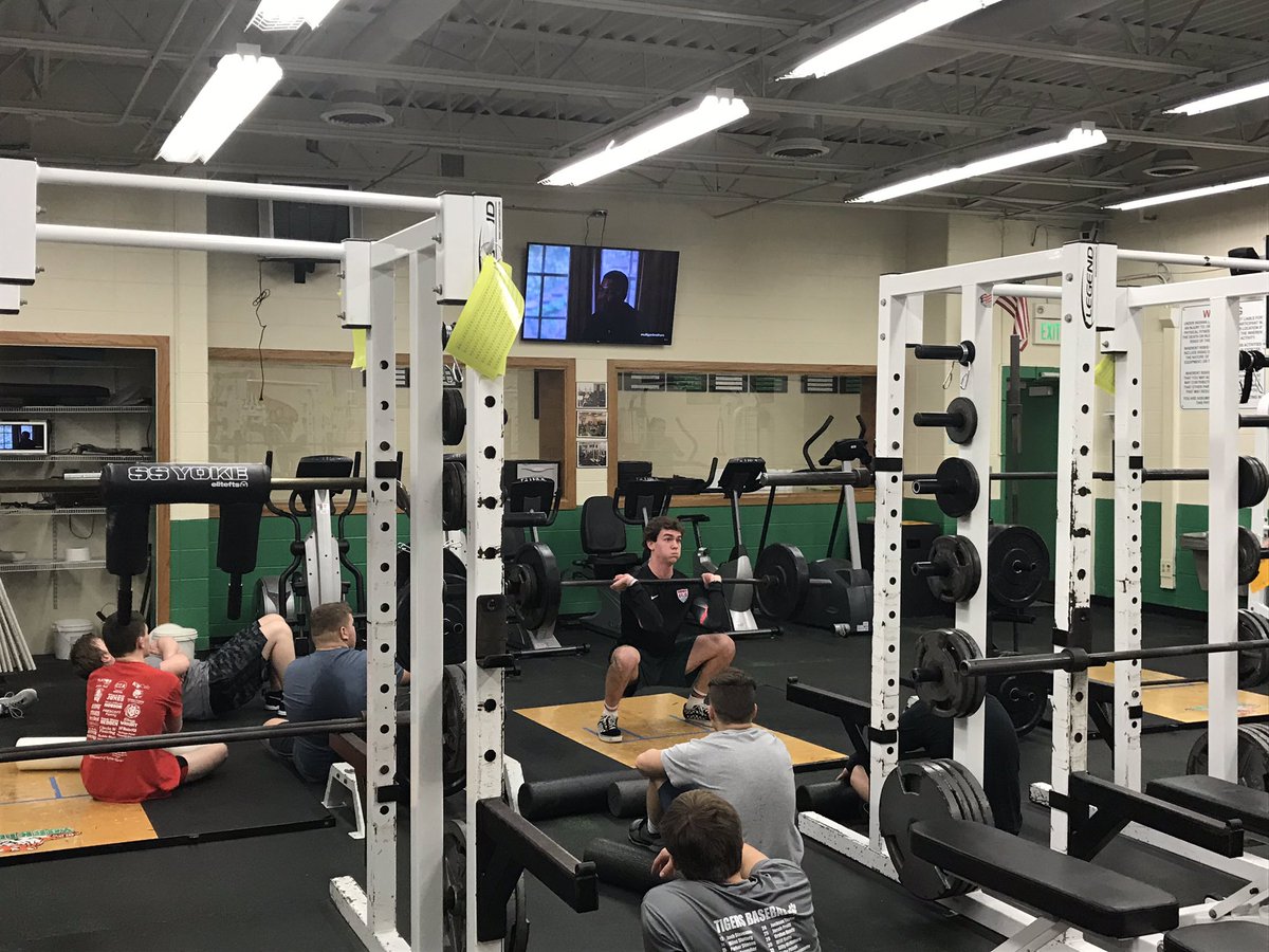 ytownstrength's tweet photo. Push-Pull combo &amp; Hang Cleans...Post training motivation provided by Inky.  Perspective Drives Performance!  #TweetThatTechYHS #Family https://t.co/e1dIkQpnAf