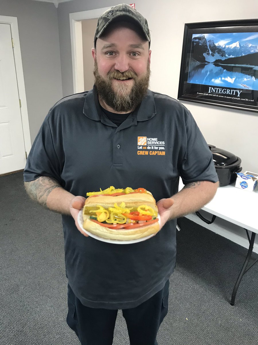 BenBoatwright3's tweet photo. Who knew?!!! Romanoff Nashville’s own ASOM Eric Owen a former restauranteur in Sacramento California! Featured on MAN vs. FOOD 2010! Eric now leads our teams and starts their day with his famous dogs  this morning! #RomanoffReno https://t.co/Nw9926rylS