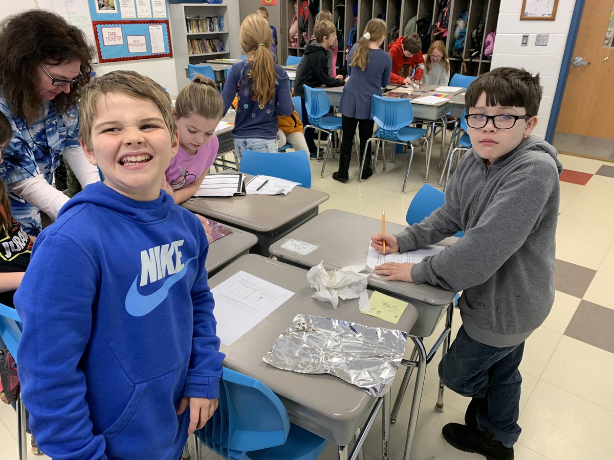 MattFreund3's tweet photo. We tested the effects glacier movement has on the earth by rubbing two different ice cubes on aluminum foil. Who knew ice, gravel, and foil could be so interesting?! @VV_Voyagers #fourthgraderocks #viewourstory #enjoytheview https://t.co/LUP8TZamFX