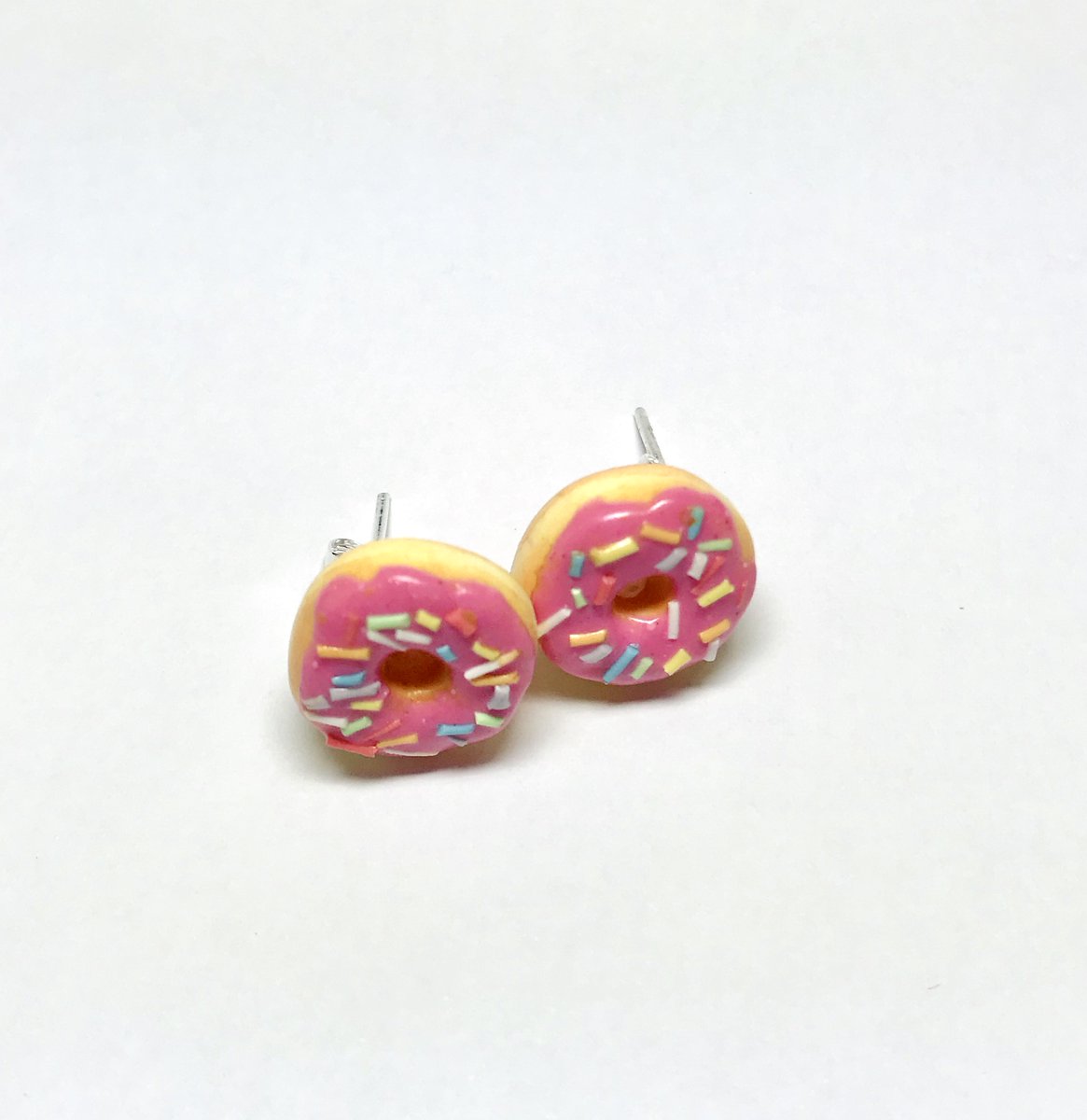 natsmillie's tweet photo. 🥐🥐🍩🍩Competition time!🥐🥐🍩🍩

I've opened up my etsy shop - https://t.co/SOqEwuB0Tn 

If you RT this tweet I'll randomly select a name to win set of earrings of your choice on Mon 27th Jan (WORLDWIDE!)

#polymerclay #competition #donut #croissant #marshmallow #claybakery https://t.co/VTrT7cDrdP