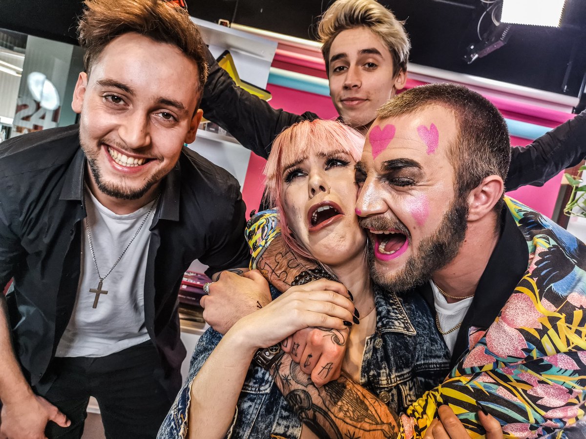 dejan_krajnc's tweet image. Makeup challenge z @nikazorjan in @bql 😅🤣🤣

Več pa na YouTube kanalu Joongla! 🙈😍

Bi me radi večkrat videli v vlogi youtuberja? 😉

#joongla #bql #nikazorjan #poskocnidejan #makeupchallenge