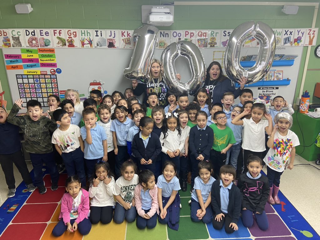 ExtraInKinder's tweet image. Kindergarten loves The 100th Day of School! @MsNesci 🎉 #Kindergarten #KennedyCallOut #Burbank111