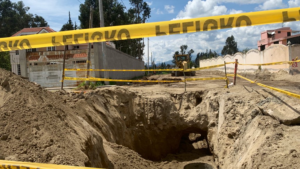 UTecnicaAmbato's tweet photo. ⚠️🚧Recorrido por varios sectores de la ciudad en donde se realizó recapeo y construcción de la vías arteriales, a través de la @uta_ep #YoSoyDeLaUTA https://t.co/XFB3y2RGQ6