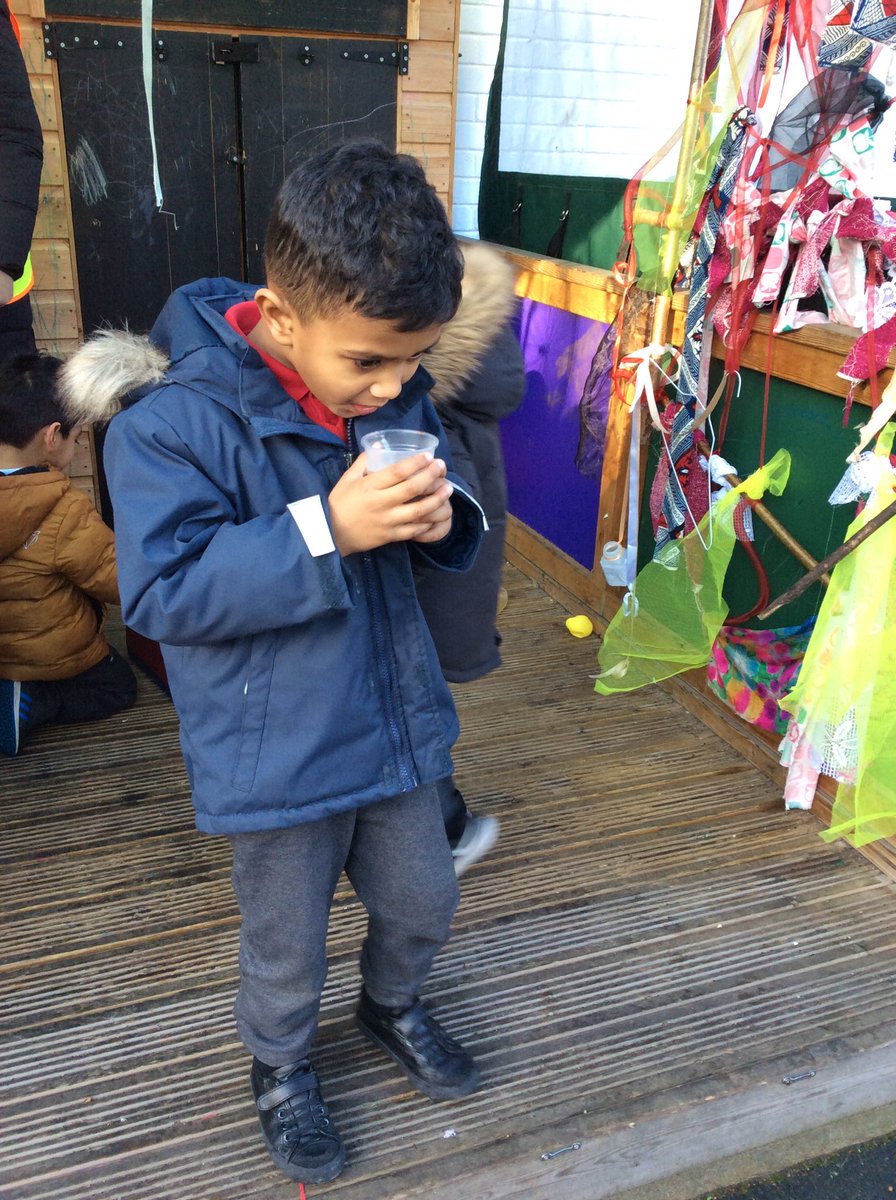 ThomasBuxtonEY's tweet photo. Having a hot chocolate to keep us warm in the frosty weather this week. We love learning outside - whatever the weather! #eyfs #earlyyears #play https://t.co/68jGN2eoFo