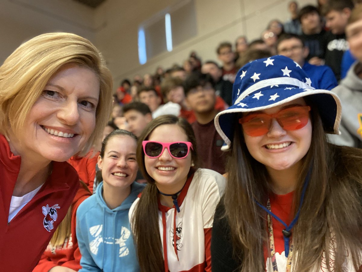 HCMS_Hornets's tweet photo. HCMS PEP RALLY!! https://t.co/iwq7FGopNG