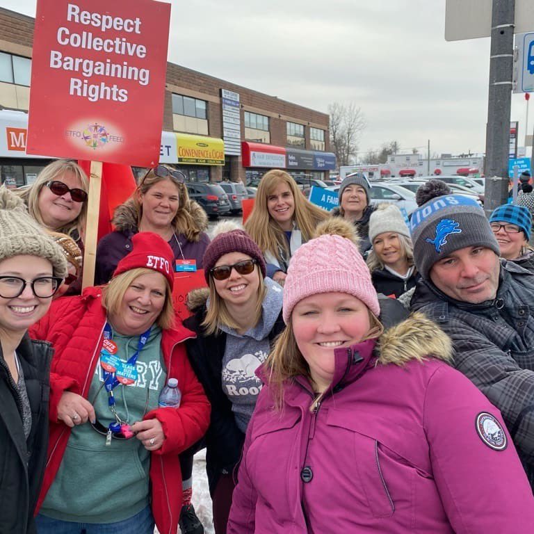 DanksAmy's tweet photo. Great day yesterday in solidarity! #ETFOstrike #etfohalton #etfostrong #iametfohalton https://t.co/9fK9hXkA3o