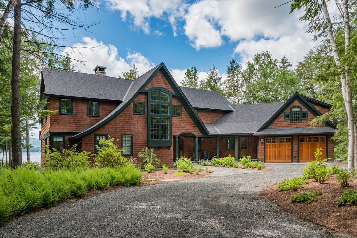 1800Columns's tweet photo. Nestled in the woods overlooking a picturesque #lake, this #shinglestyle home using #Chadsworth's #columns is truly one with its surroundings.
Architect: Sheer-Gross
Builder: McGray & Nichols
Photographer: John W. Hession
#1800columns #thecolumnguy #shinglestyle #lakehouse https://t.co/mGPlEDj33Q