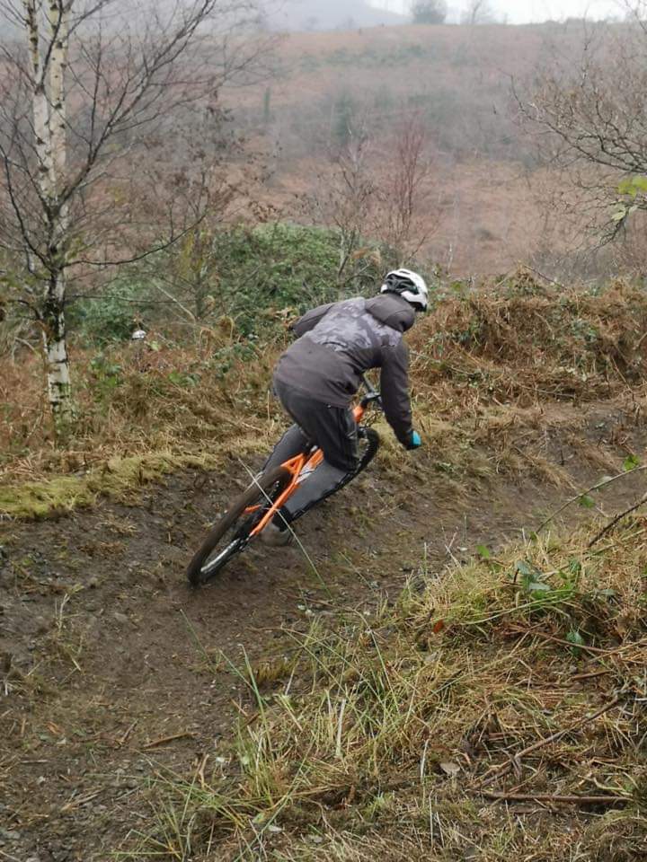 hoogie100's tweet photo. Who knew mountain biking could lead to jobs and volunteering ops? @PrincesTrustWal does just that! Two weeks of maintaining the trails @Margampark and @nptpass = fun and potential careers! #inspiring #wales #mtb #greatoffice #iwantthisjob #community #getoutside https://t.co/wUbVPRUR4k