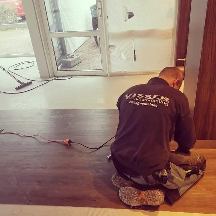 Restariarinses's tweet photo. We zijn weer een flinke stap verder, de vloer is klaar!  
Vakwerk van Visser woninginrichting 💪Wybe Visser, bedankt👍 https://t.co/NHCElEOXrK