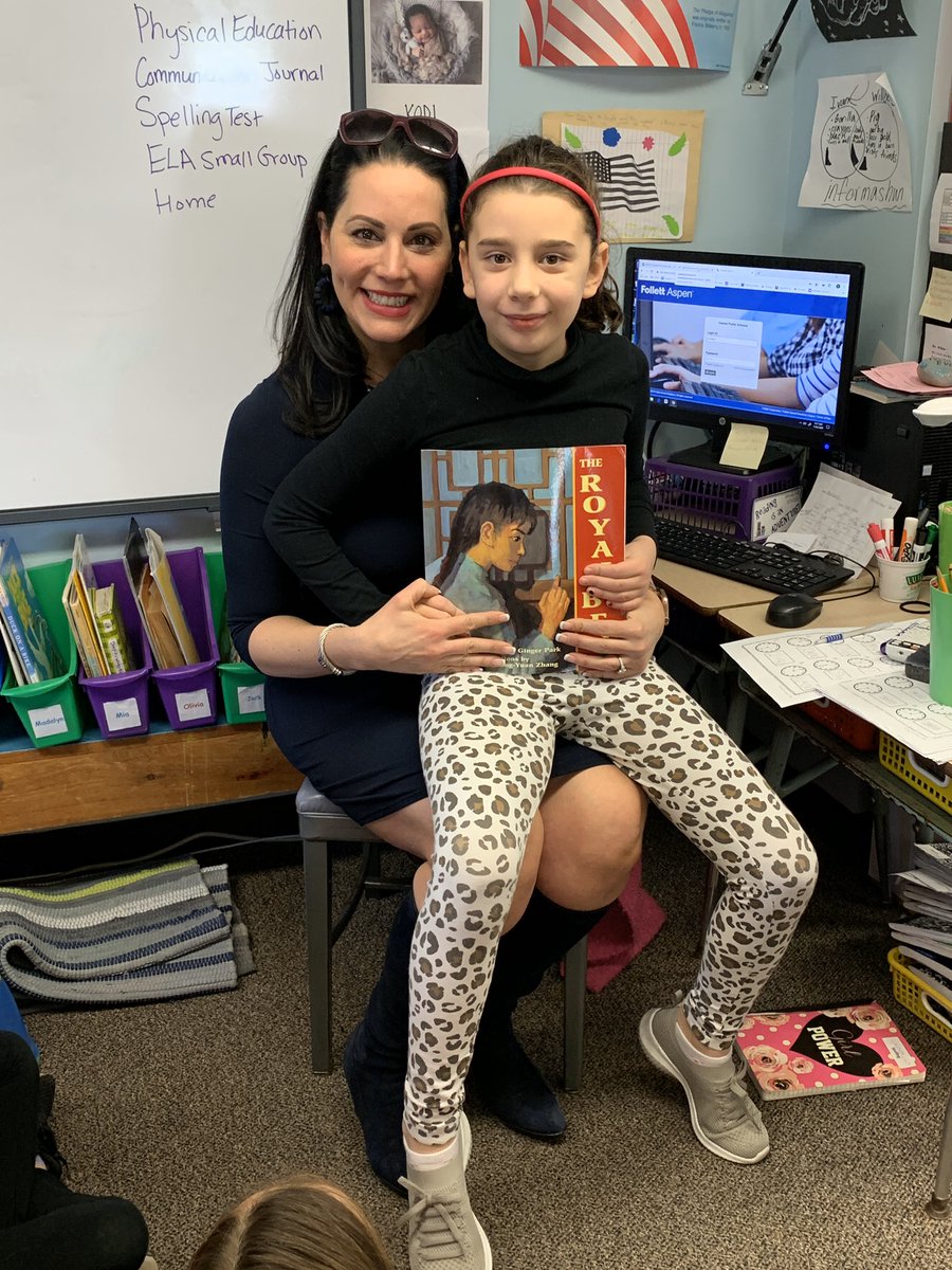 CathyWiddop's tweet photo. The Reading Incentive Program has kicked off and today was the first day of Mystery Readers. Thanks to Sloane’s mom for being our first reader! @SixTenPrincipal #MHHawk #MHHawksRead https://t.co/XZCiADnHqa