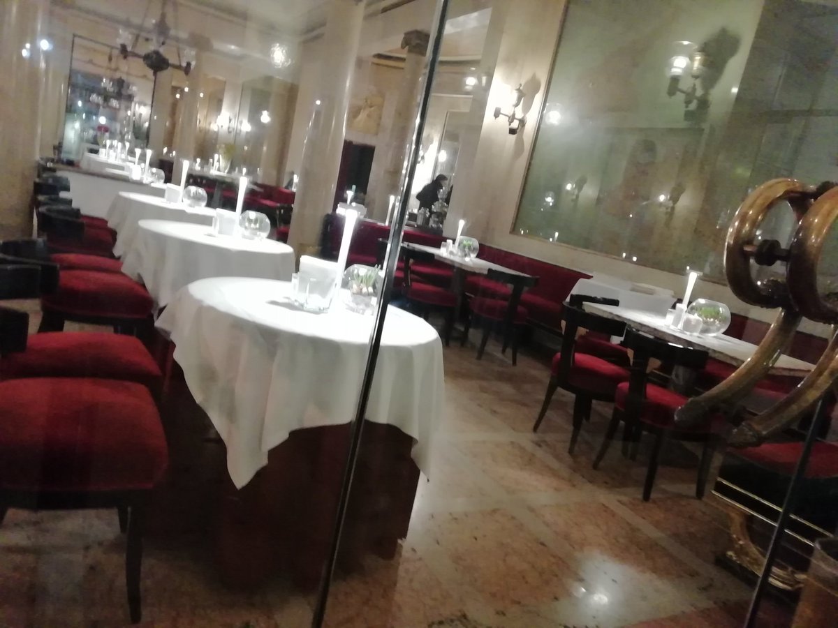 silvianalon's tweet photo. Ecco. #caffepedrocchi
#padova @comunepadova https://t.co/0rh5uJ1w4x