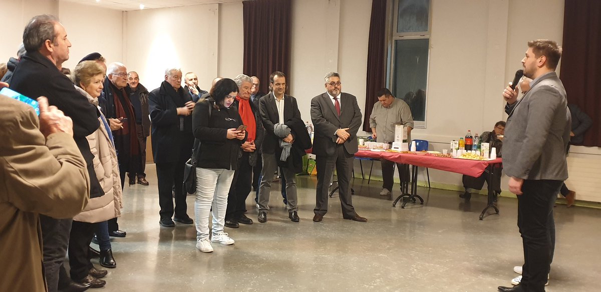 nordine_h's tweet photo. Présent ce soir aux voeux @PS_63 un moment de rassemblement militants, convivialité, fraternité 🌹🌹🌹
@olivierbianchi1  @anthonyleroy63  @lbegon63  @Thomas_Merzi @LucasPEYRE1 https://t.co/nV70HTCkAu