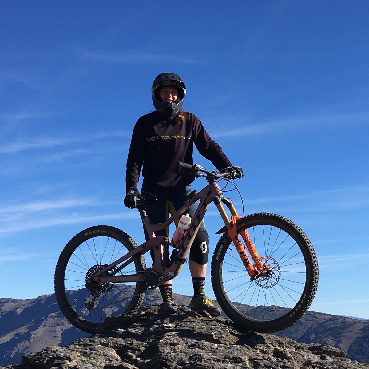 ..cannot thank these guys enough for there help and giving me the determination to not give up on my racing dreams...and that podium! 🙌 I intend to race the full @World_Enduro but it will be self-funded and it’s a pretty expensive dream 😬 Nevertheless fun times will be had 😁