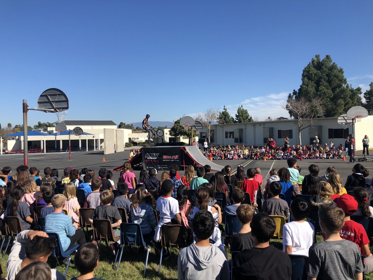 KyleCRuggles's tweet photo. Thank you ⁦@AlamosaPark⁩ PTA for fun Great Kindness Week kickoff assembly with exciting BMX performance. #GreatKindnessChallenge https://t.co/IQKxEg4WsC