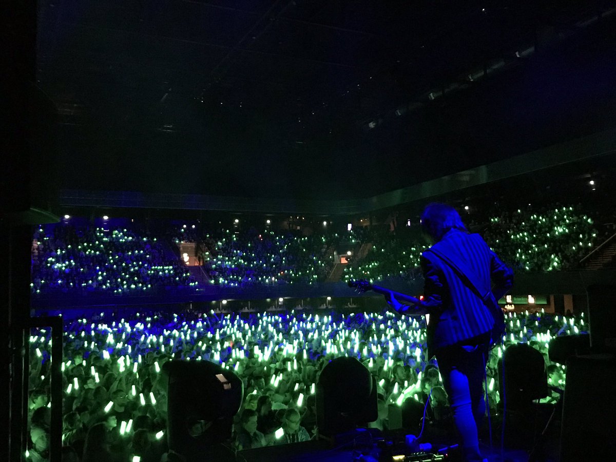 cfm_miku_en's tweet photo. BEDANKT AMSTERDAM!!!! 🇳🇱🇳🇱🇳🇱
Thank you so much!!! For such!! A great!!! Night!!!!!!! 
#MIKUEXPO2020 EUROPE will conclude on Tuesday in BARCELONA https://t.co/eWa4B4DrbU
