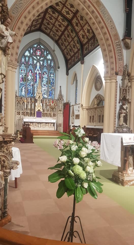 funeralsingerUK's tweet photo. St Gregorys RCC church in Cheltenham, I have sung for more funerals here than anywhere else. Also today, thanks to the continual recommendations from the Fathers there. Very grateful for this. Come and visit #funeralsinger #funeralsingers #stgregoryschurch #Church #funeralsinging https://t.co/SGJ5a3AWoo