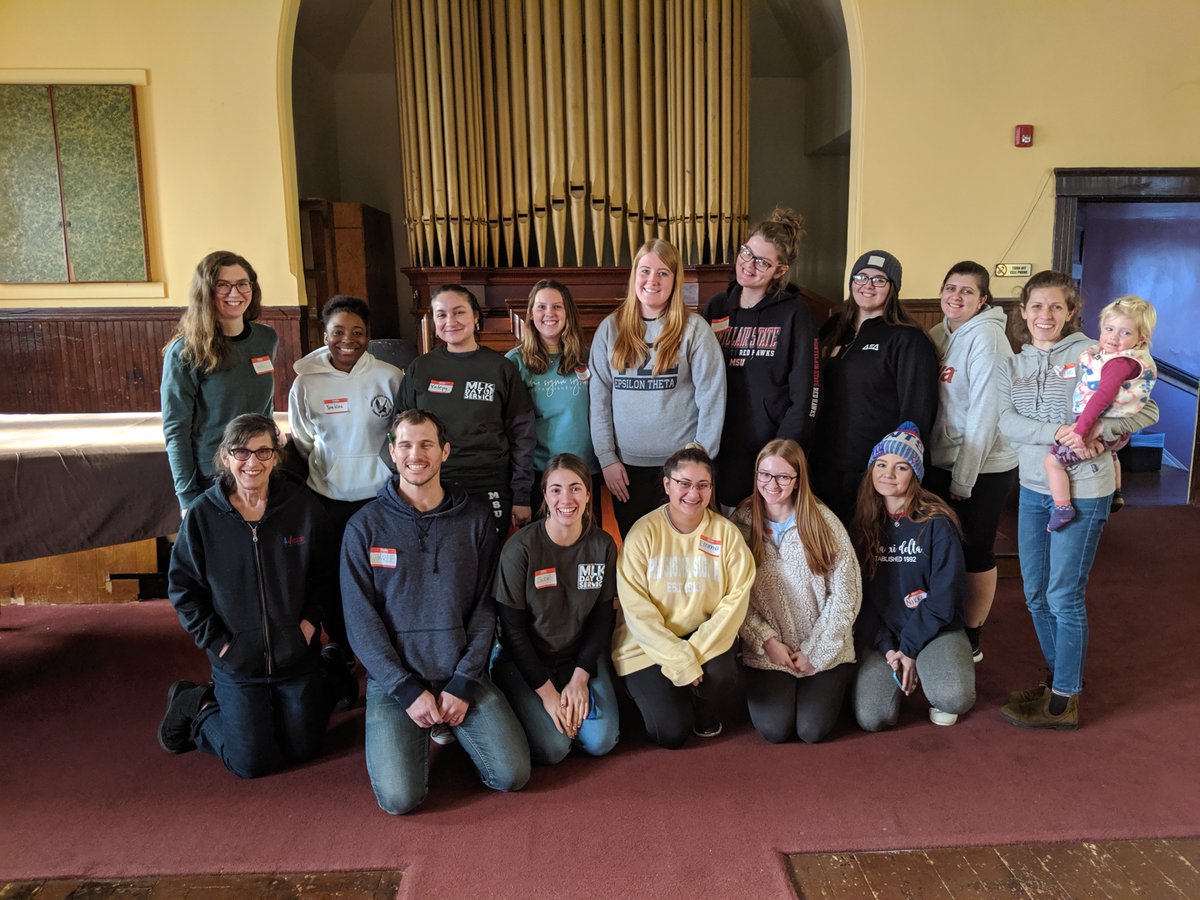 montclairstateu's tweet photo. #TGIF What a busy week! Prior to starting classes, students, along with faculty/staff, alumni and community members, began the semester by volunteering their time during our #MLKDayOfService. We're thrilled to report we experienced an increase of 79% in volunteers from last year! https://t.co/egtuAgb3we