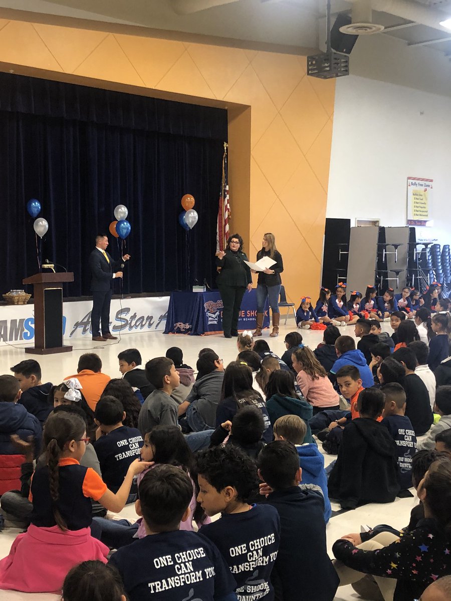 ACEAlyssaM12th's tweet photo. What a great celebration! #sisdproud 🧡 congrats sue shook! @EHS_ACE https://t.co/AX5vl4deWZ