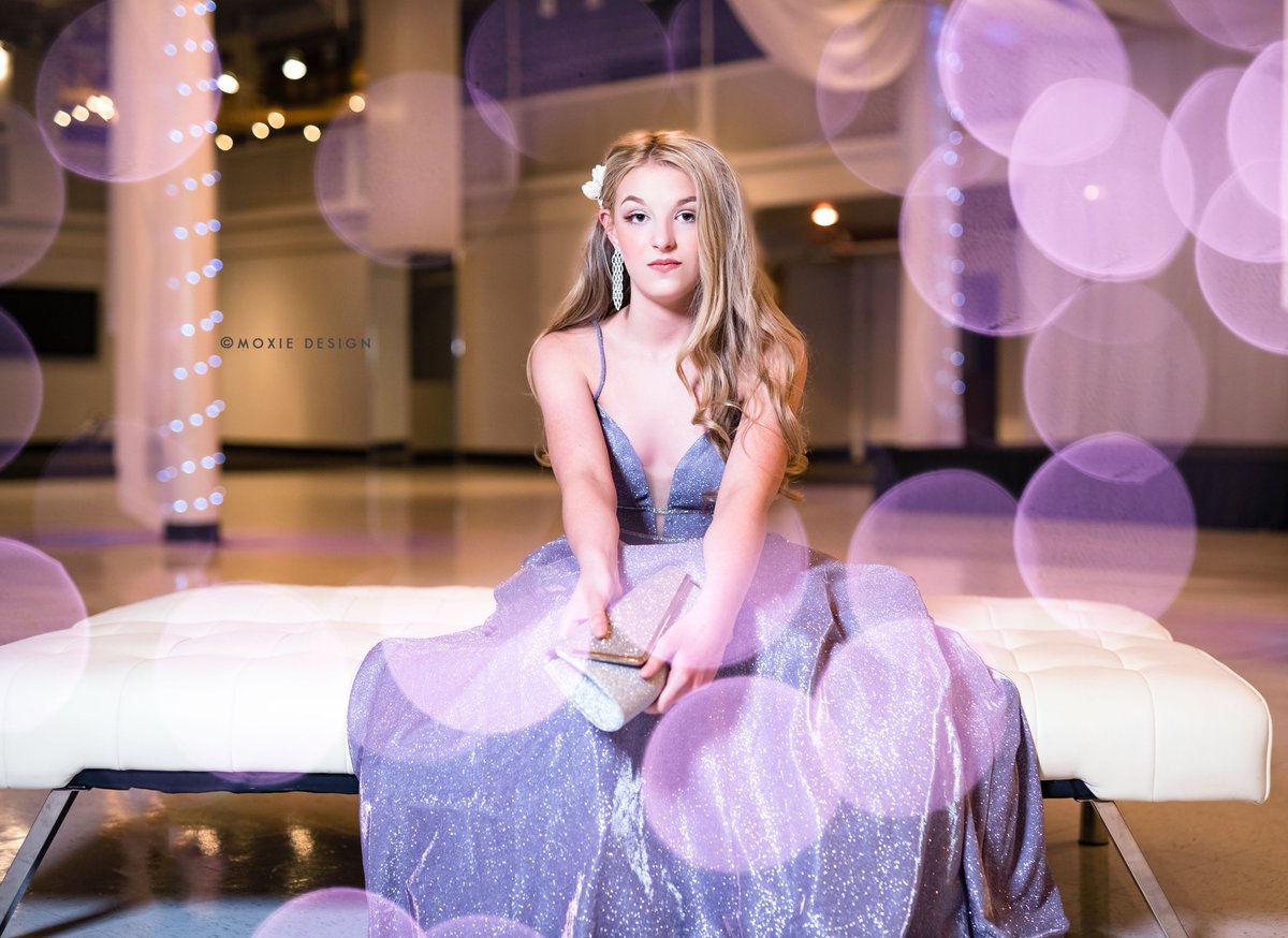 The lights in this picture are giving me all the feels 💗 
Looking beautiful, Megan!
Dress:  Celebrate QC
Accessories:  Bling Bling Sisters
#moxiedesign
#modernteenstyle #teenandtweenstyle