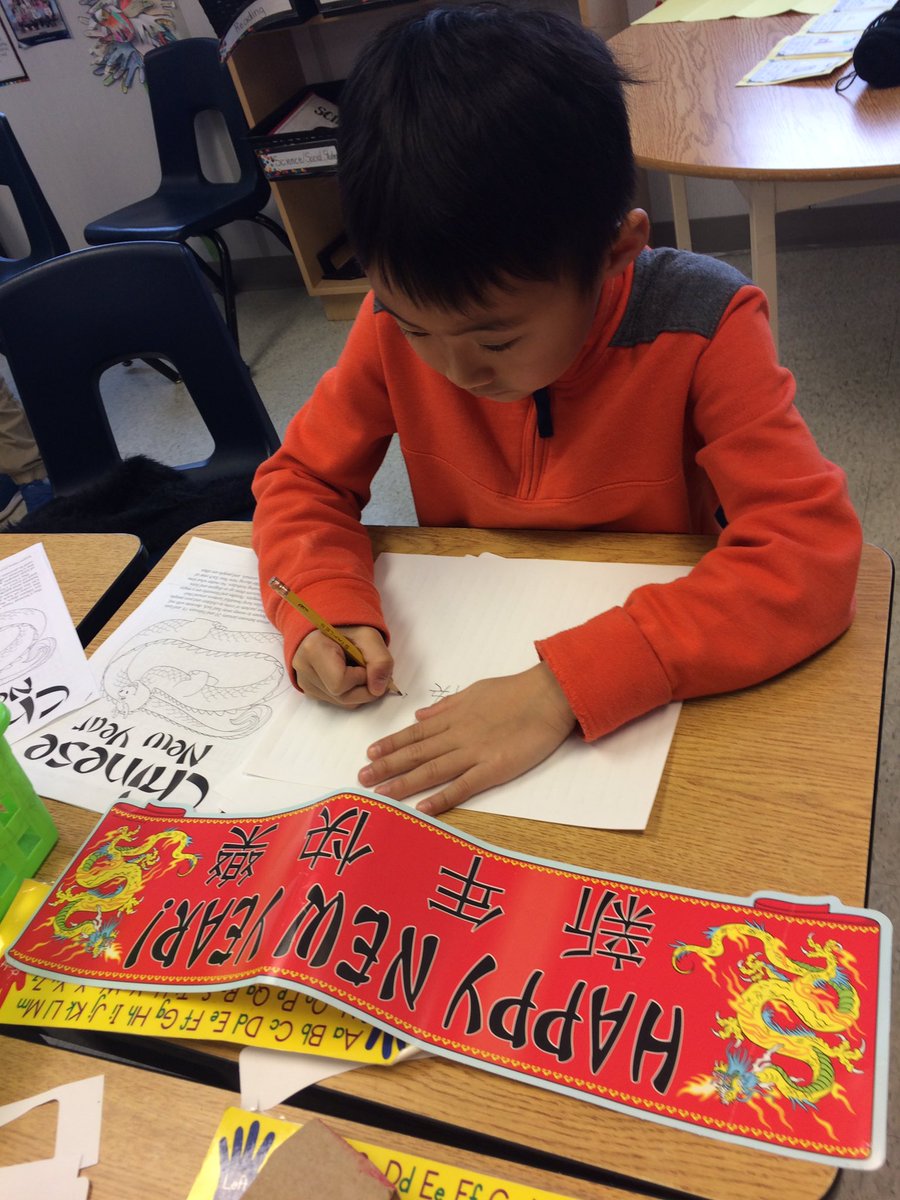 rita_iannuzzi's tweet photo. Happy Chinese New Year “Gung Hay Fat Choy”. Making lanterns of good fortune. @SMD_YCDSB https://t.co/iiODdGG24R