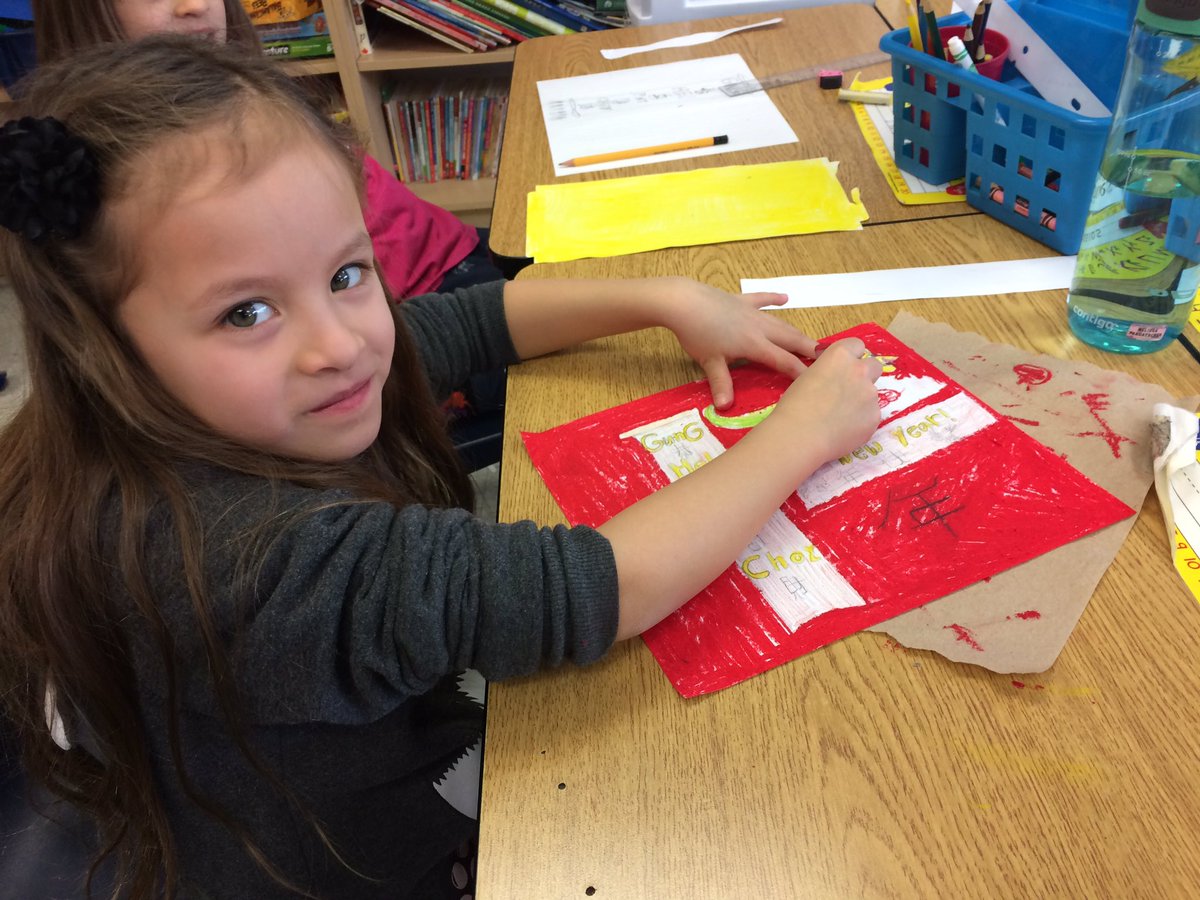 rita_iannuzzi's tweet photo. Happy Chinese New Year “Gung Hay Fat Choy”. Making lanterns of good fortune. @SMD_YCDSB https://t.co/iiODdGG24R