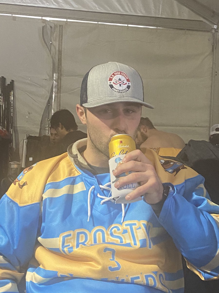 Well deserved beer for #3 Tyler Noll! Noll birdies the OT winner against King of Diamonds Gentleman’s Club! 2-0 ok day 1! #beavszn