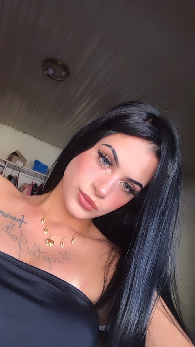 ViictoriaaMaria's tweet photo. tem umas q amam, outras odeiam, e a semelhança entre ambas é querer ser igual!! 💋 https://t.co/jKP91yXHEh