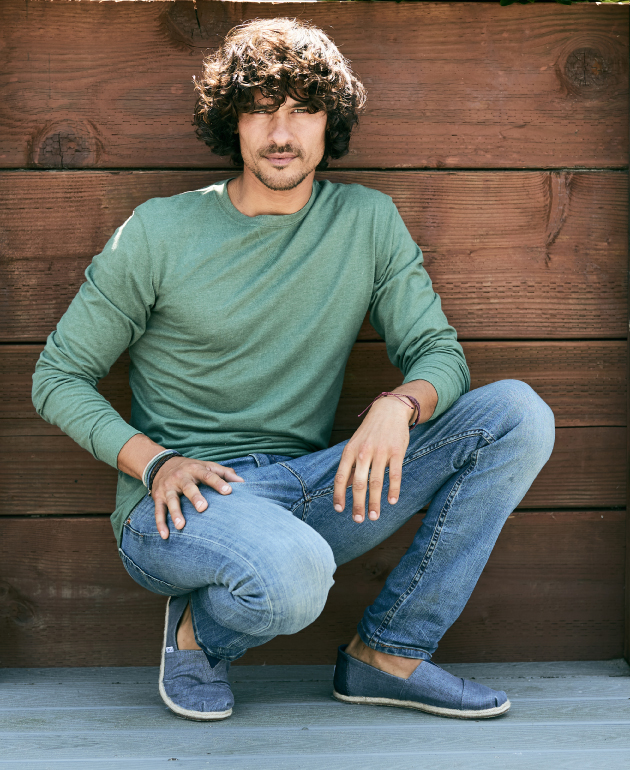 The Sueded Jersey Long Sleeve Tee. Made with 60% organic cotton, 40% recycled polyester. Brushed jersey for soft suede hand-feel, with V-stitch neckline detail.

Shop now: bit.ly/36rYwVo