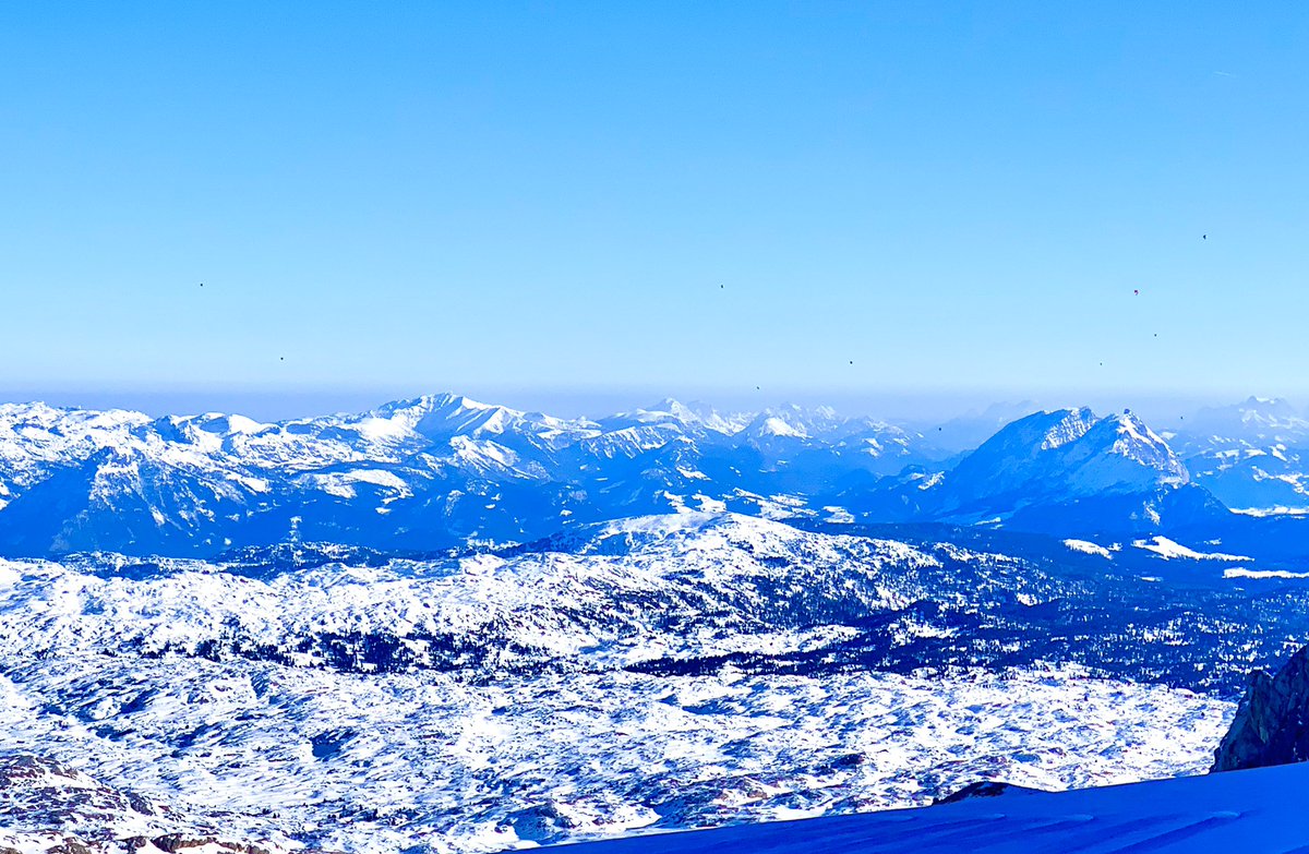weather7oaks's tweet photo. Magnificent view out across the #Dachstein glacier today from 3000m up. Here you can ski all year round, but it was rather chilly #RamsauamDachstein #Austria #Styria #Schladming https://t.co/58ito4m7av