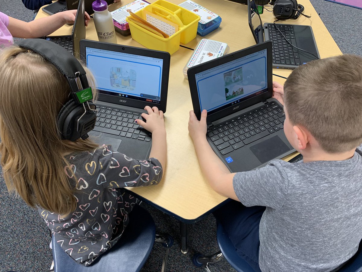 sjeff209's tweet photo. We can use technology to listen to stories. @FerndaleEarlyEd  #AACPSReadWithMe https://t.co/PpyYPQs6TH