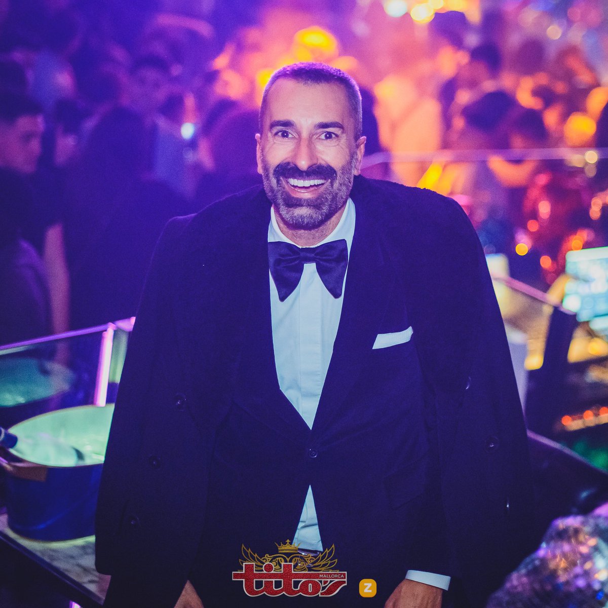 andresllompart's tweet photo. Muy pronto volvemos! #titosmallorca #nightlife #nightstyle #tuxedomen #tuxedo #mentuxedo #hoscos #men #fashionista #streetstyle #outfitoftheday 📸 by @Jose_Zumbs @TitosMallorca https://t.co/ESGyotRraA