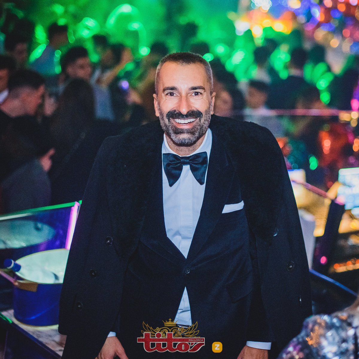 andresllompart's tweet photo. Muy pronto volvemos! #titosmallorca #nightlife #nightstyle #tuxedomen #tuxedo #mentuxedo #hoscos #men #fashionista #streetstyle #outfitoftheday 📸 by @Jose_Zumbs @TitosMallorca https://t.co/ESGyotRraA