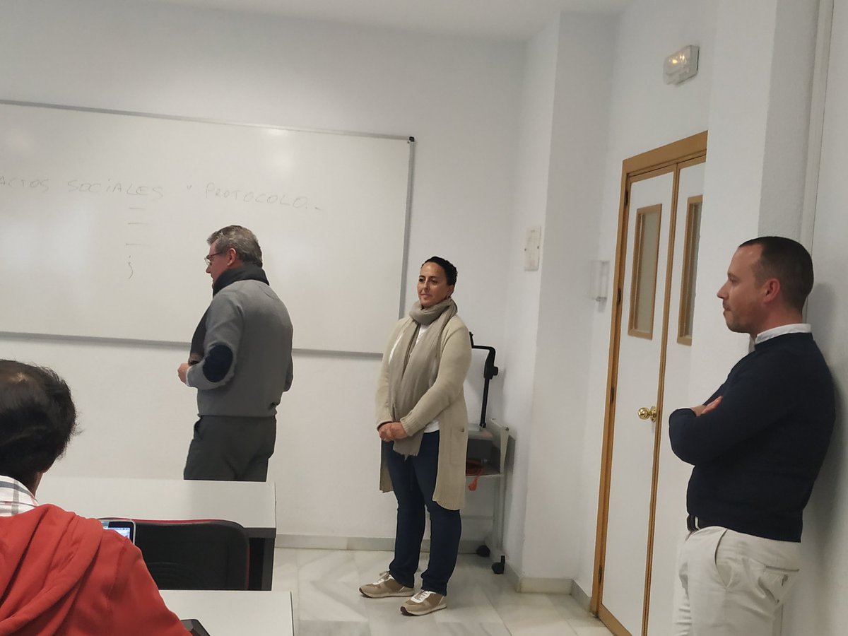 davidserranoes's tweet photo. En #Moce #aspiraAmas #mastereventos no paramos de crear y evolucionar con un equipo brutal. Gracias Lidia Asencio y Jose Contreras. Un gustazo disfrutar de vuestra experiencia en Eventos de otra galaxia. @ENCamaraSevilla @CampusEUSA #MICE @CES_Sevilla @Sevilla_Turismo https://t.co/HaaXKgbENt