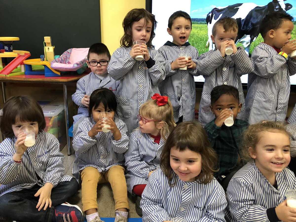 SantJosepReus's tweet photo. P3A ens apuntem al pla de #consumdellet boníssima! #llet #santjosep125anys #escolainnovadora #alimentaciósaludable #lletdevaca https://t.co/fvy2X9THWn