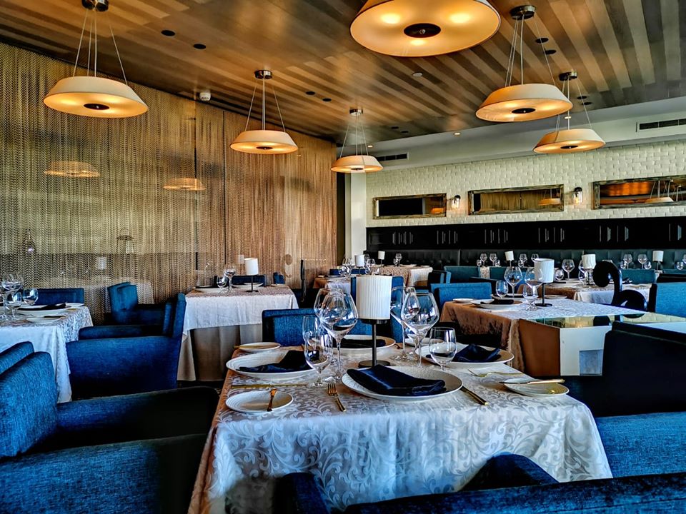 DreamsSands's tweet photo. Su paquete Unlimited-Luxury® le abre las puertas a experiencias unicas. Con Sip, Savour and See, usted puede visitar los restaurantes de resorts vecinos, como el restaurante L’Etoile en @DreamsPlayaM. Conozca más sobre este servicio: https://t.co/1QQuw6U5xD https://t.co/xxKonGcZJe