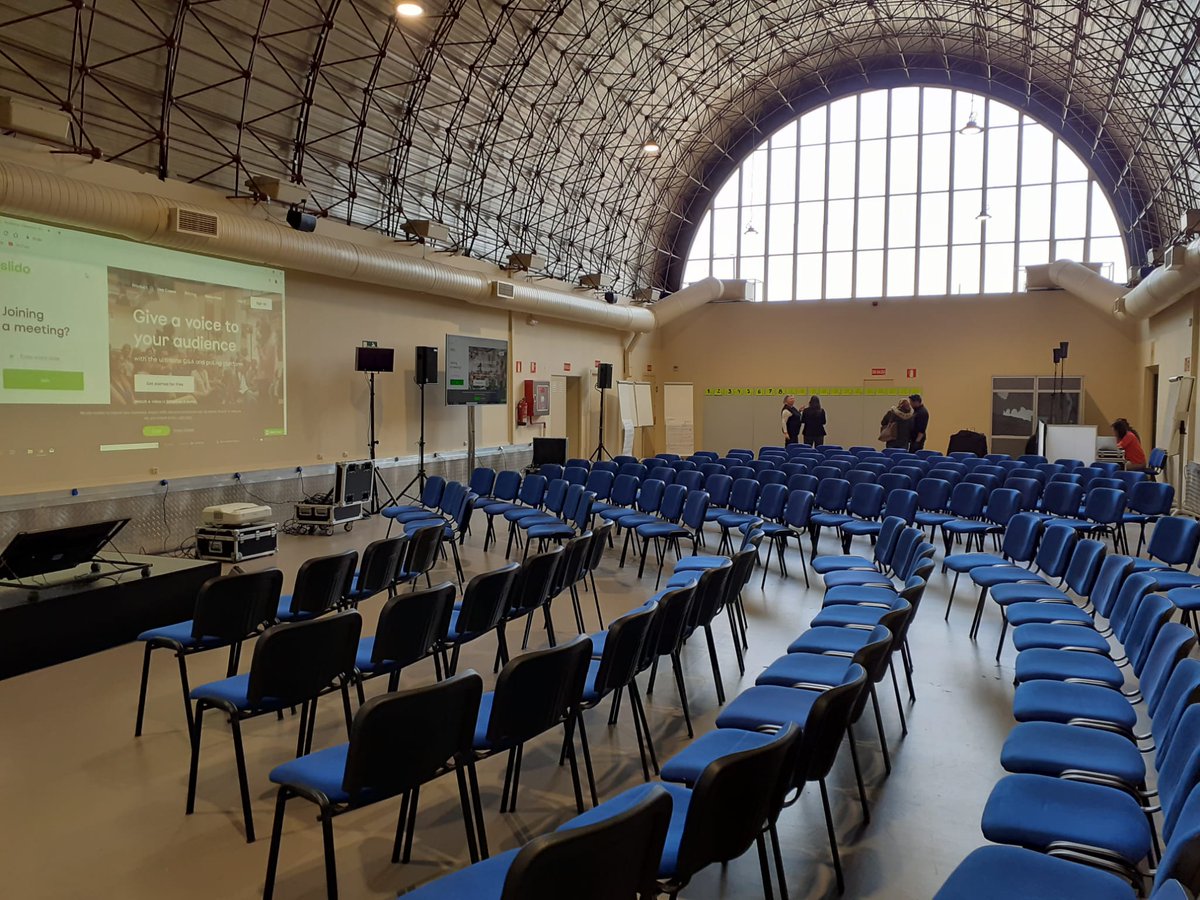 astisl's tweet photo. Madrid está lleno de espacios para eventos sorprendentes. Este es el Espacio MEUU de la estación de Chamartín, en el que instalamos un sistema #integrus para 200 personas, junto con una cabina #ISO4043.
#astisl #eventprofs #eventmanagers #mice #1nt https://t.co/fKg3n6ALYW