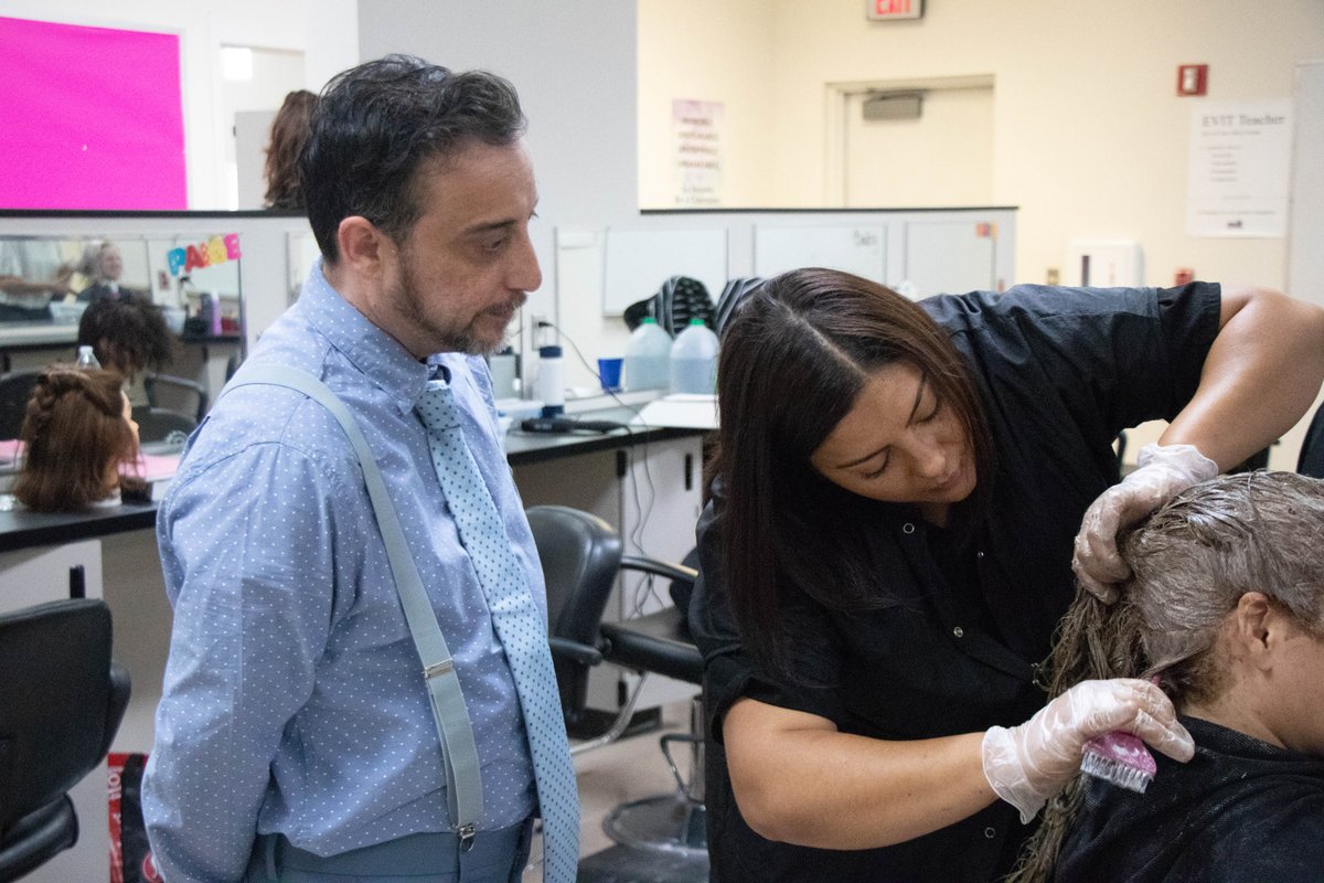 EVITnews's tweet photo. .@EVITAdultEd #Cosmetology are doing #hair demos with #braiding as well as giving mini braiding classes until 1 p.m. today at #EVITExpo.
Info: https://t.co/dHiMNa1zHO
#EVITFriends
#WeAreEVIT https://t.co/Tm4TiLXT4Y