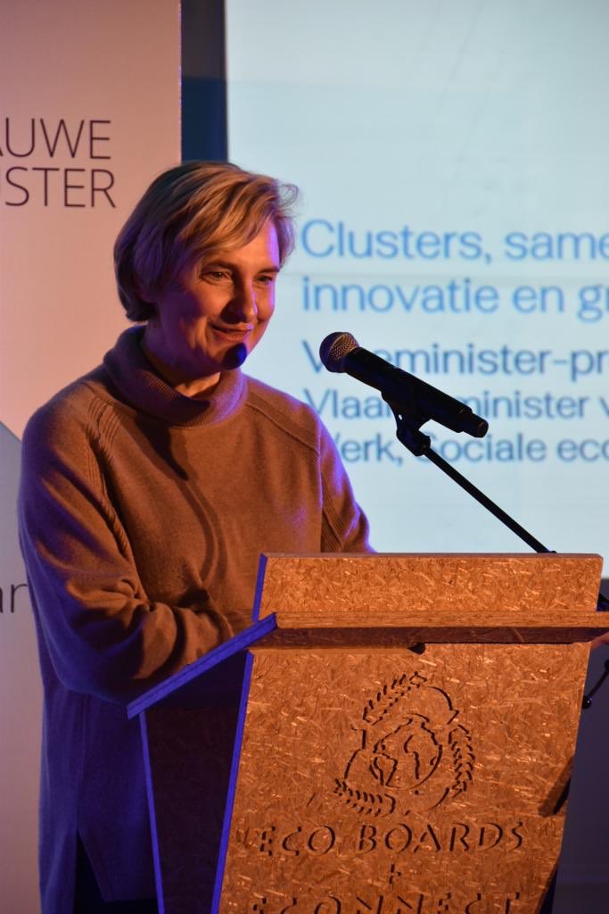 crevits's tweet image. Onze Noordzee biedt eindeloze mogelijkheden en zorgt voor een grote economische en maatschappelijke meerwaarde. Op naar nog meer nieuwe horizonten met de @BlauweCluster 🌊.