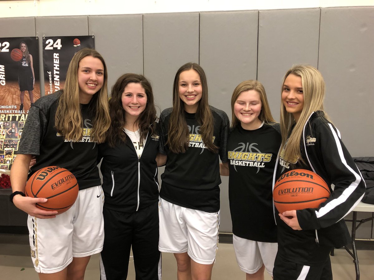 ddredwings's tweet photo. Awww - missing you all today💛🖤 ⁦@brittanygrim26⁩ ⁦@savannahjguent1⁩ https://t.co/kUgt8Q1Ffx