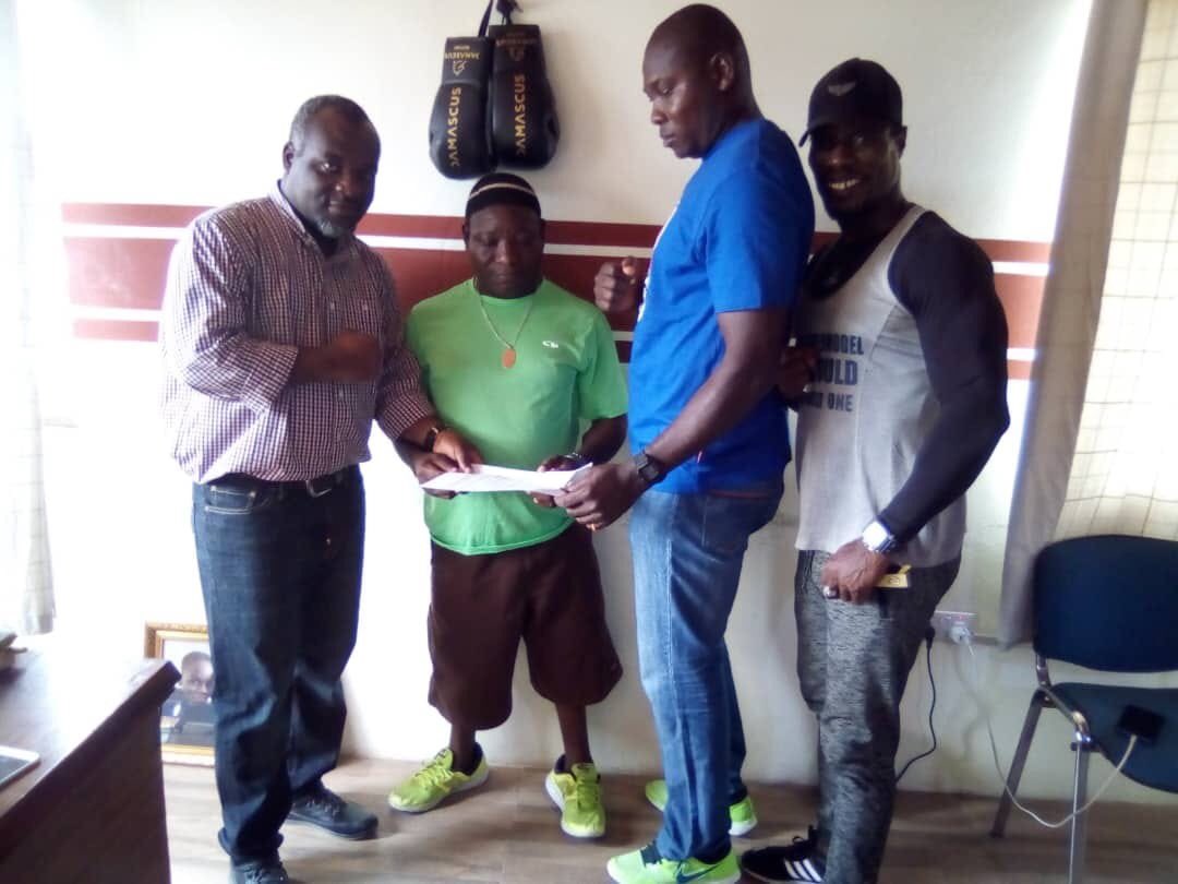 KboXtv's tweet photo. Ebenezer Tetteh Signs With Global Boxing Stars (GBS).
Ghanaโs heavyweight boxer Ebenezer Tetteh earlier today penned his signature to join the Global Boxing Stars Family.
#globalboxingstars #gbs #kboxtv #newsigning #boxing #boxeo https://t.co/YzAeZJrsW5