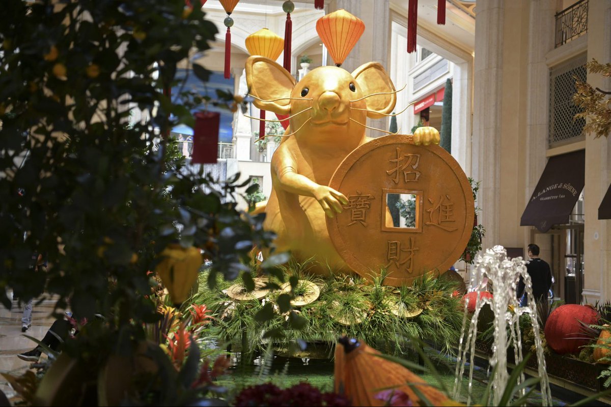 YOU STURDY RAT!: The <a href="/VenetianVegas/">The Venetian Resort Las Vegas</a> welcomes Chinese New #YearoftheRat with feng shui — and a massive golden rodent — in iconic waterfall atrium
lasvegasnewswire.com/you-sturdy-rat…
