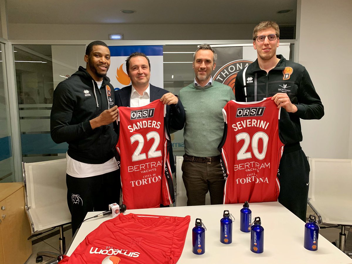 DerthonaBasket's tweet photo. 🎙 È appena terminata - presso la sede di @Simecom_srl - la presentazione del derby di domenica contro la @juniorcasale.

🗣 Prime parole ufficiali per #JamarrSanders e #LucaSeverini.

#bertramderthona | #goderthona | #LNP | #LaNostraPassione | #derbytime | #simecom | #simecomday https://t.co/iMFjXtujcZ