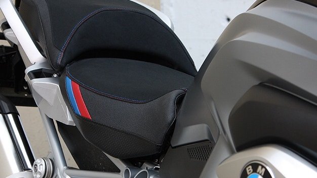 Luimoto's tweet photo. #adventurebike #riders, we got you covered. #bmw1250GS
#adv #luimoto #motorcycleseat #seatcover #motorcycles #bikes #luimotocanada #bmw #adventuremotorcycles #GS #bmwmotorrad #tankleaf #goldgel #gofartherwithgoldgel #areyousittingcomfortably #elevateyourmotorcycle https://t.co/WccotkcZ9C