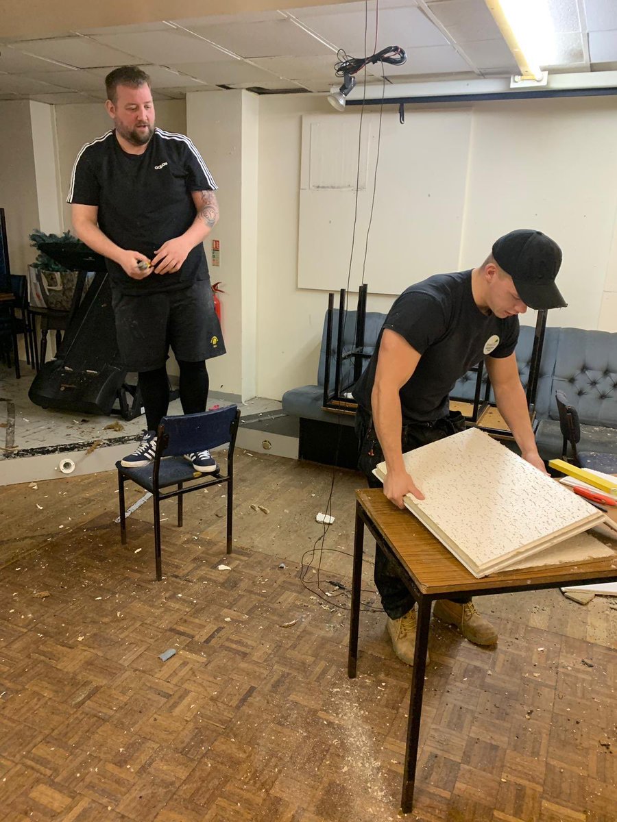 3/5 

Thanks to our players, their families and committee members, we were able to continue with giving the club a make over and collect donations for a local food bank. 🏉

#TheOwls #Brynfamily 🦉